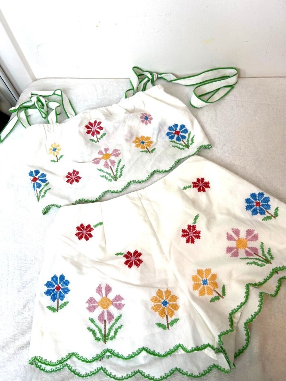 Amable By Mable Top Shorts Set Bows White Logan Floral Embroidered Festival MED - Picture 2 of 12